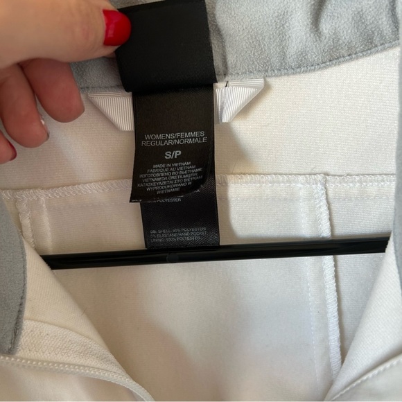 The North Face Women's Small Off-White, Cream Zip Up, Outerwear, Jacket, Coat - Picture 8 of 15